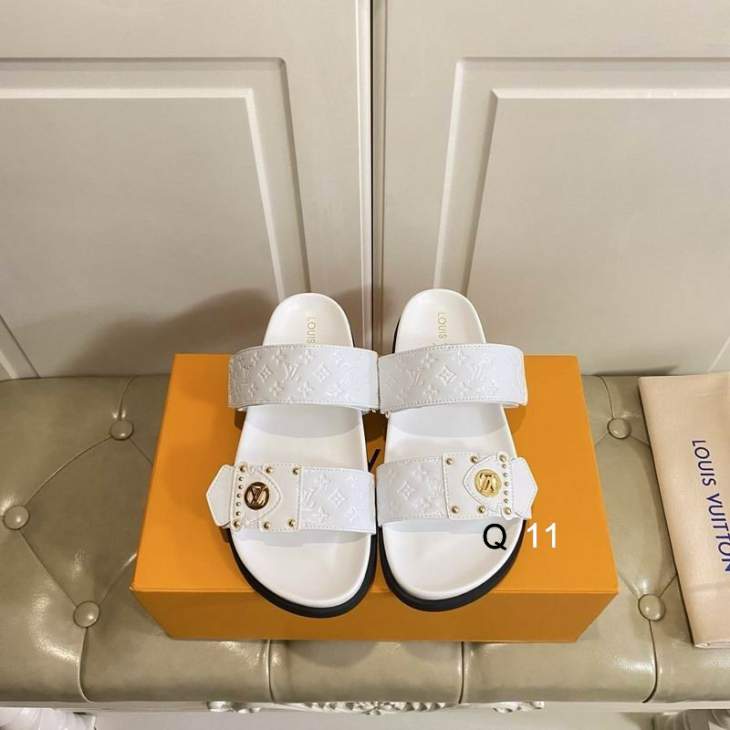 Picture of Louis Vuitton Slippers _SKULVsz35-40Y0507415